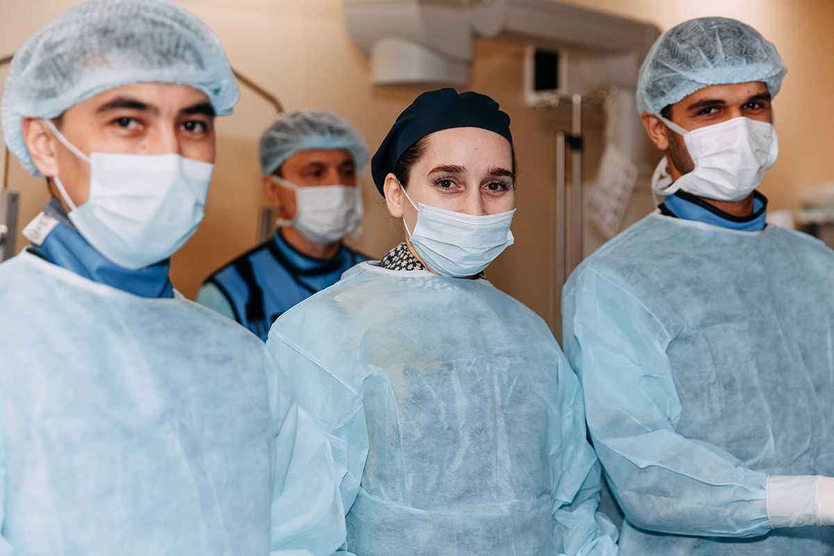 Рзаева_за столом.jpg Рзаева_за столом.jpg